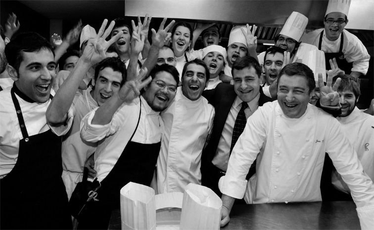 <p><span>La cocina de </span><strong>El Celler</strong><span>, parte importante del reconocimiento del restaurante a nivel mundial. Un equipo que se toma con seriedad su misión y que disfruta de visión, talento y valores asumidos. El secreto del equipo está en el orden, en que todos sepan qué deben hacer a cada momento.</span></p>