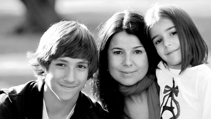 <p><span>La familia de </span><strong>Joan</strong><span>: </span><strong>Anna</strong><span> y sus hijos, </span><strong>Marc</strong><span> y </span><strong>Marina</strong><span>. </span><strong>Anna</strong><span> también forma parte del mundo de la restauración desde la visión académica, ya que es profesora en la Escola d’Hostaleria i Turisme de Girona.</span></p>