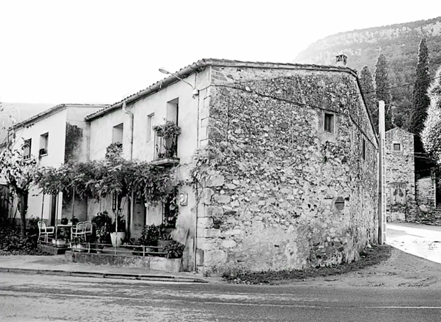 <p><strong>Can Reixach</strong><span>, en Sant Martí de Llémena. En esta casa de comidas, hoy aún activa, nació </span><strong>Josep Roca</strong><span> padre, y aquí cocinaba su madre, la iaia </span><strong>Angeleta</strong><span>. Definitivamente,el inicio de toda esta historia.</span></p>