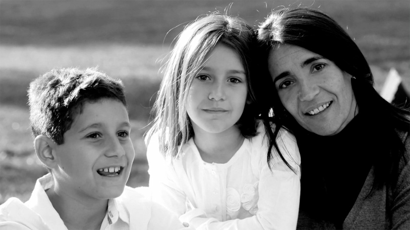 <p><strong>Xani</strong><span>, esposa de</span><strong><span> </span>Josep Roca</strong><span>, con sus hijos </span><strong>Martí<span> </span></strong><span>y</span><strong>Maria</strong><span>. Ella forma parte del equipo de </span><strong>El Celler de Can Roca</strong><span> desde los inicios: primero en la sala del restaurante, y posteriormente dirigiendo el espacio para banquetes y cáterings.</span></p>
